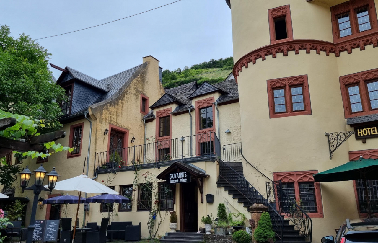 Alte Synagoge von Zell Mosel von der Schlossstraße gesehen.