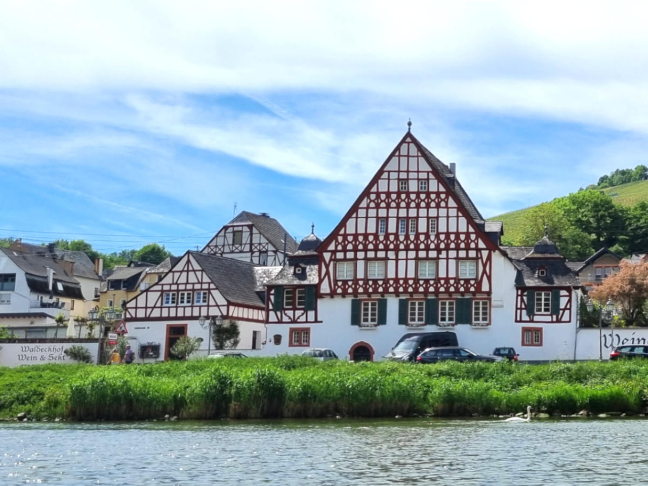 Das Fachwerkhaus des Weingut Treis in Zell-Kaimt.