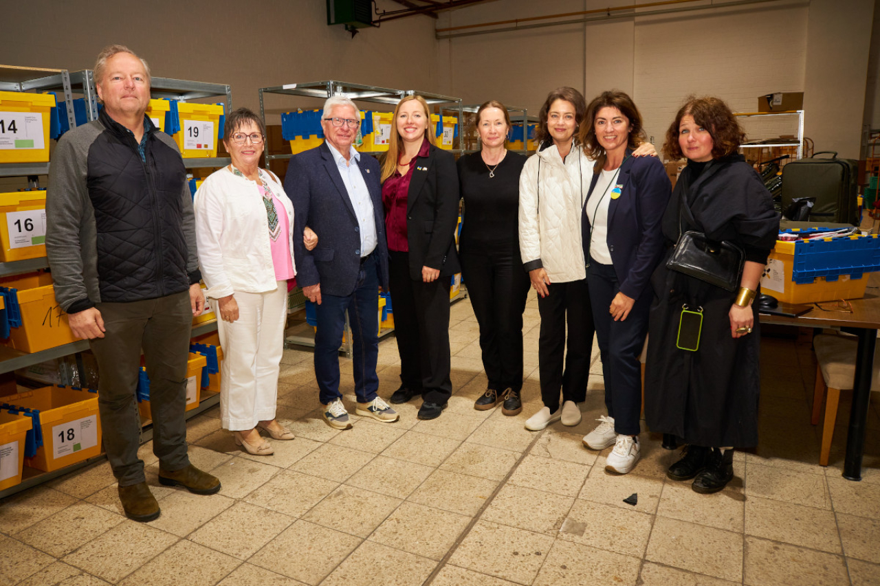 Gruppenbild im Lager des Blau-Gelben Kreuzes.