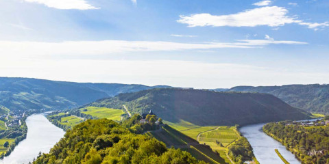 Blick vom Prinzenkopfturm auf die Moselschleife Zeller Hamm