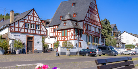 Fachwerkhaus Weingut Treis / Boos von Waldeckhof am Kaimter Ufer
