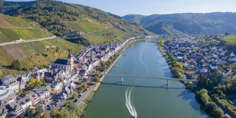 Zell Mosel - Drohnenaufnahme von Zell und Kaimt