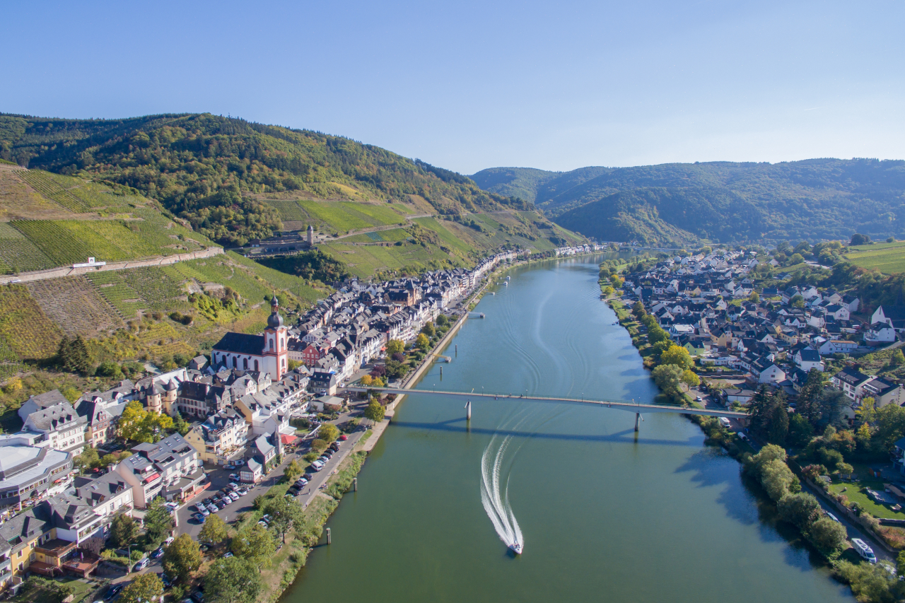 Zell (Mosel) Drohnenbild.