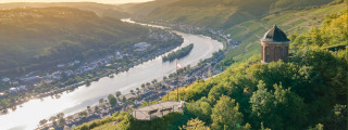 Panoramablick über das Moseltal mit dem Collisturm im Vordergrund