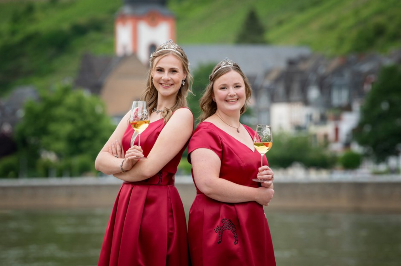 Die Zeller Weinmajestätinnen im Jahr 2024.