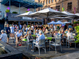 Viel los auf dem Marktplatz beim Zeller Weinfest