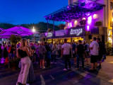 Abends an der Weinlounge auf dem Zeller Weinfest