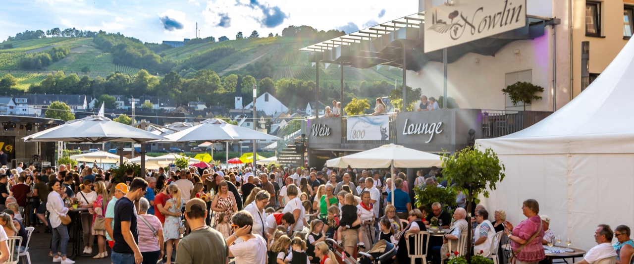 Weinfest 2023 Zell Mosel - Titelbild Marktplatz.